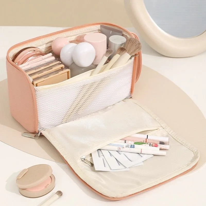 Trousse maquillage imperméable à compartiments – Emilia