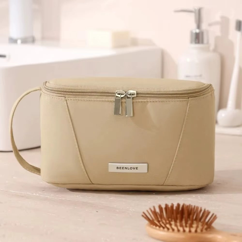 Trousse maquillage imperméable à compartiments – Emilia