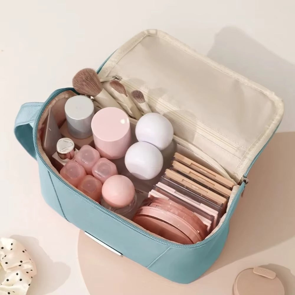 Trousse maquillage imperméable à compartiments – Emilia